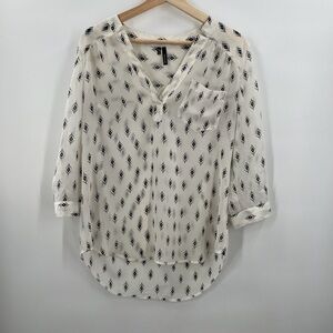 Maurices Black/White V-Neck Picket Blouse Medium